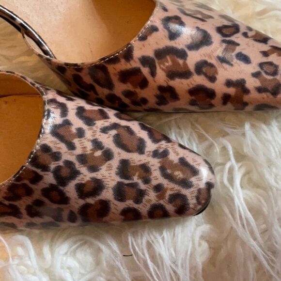 WILDLIFE PRINT HEELS WITH ANKLE STRAPS IN SIZE 6 by BIJOU - Picture 6 of 10